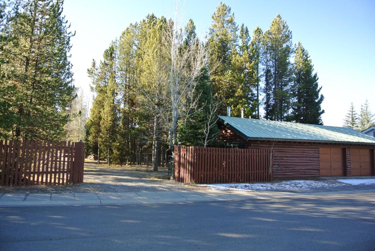 Wagon Wheel Hotel West Yellowstone Exteriör bild