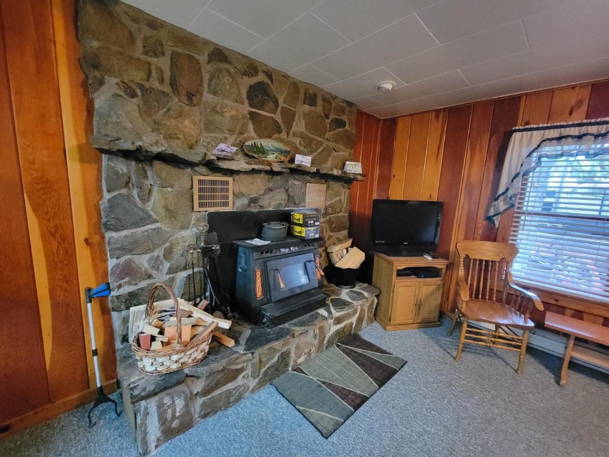 Wagon Wheel Hotel West Yellowstone Exteriör bild