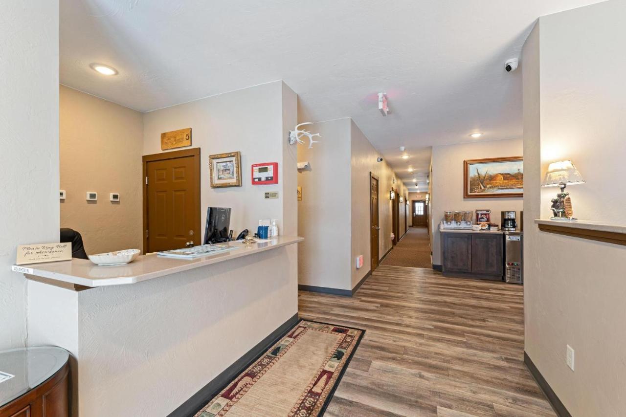 Wagon Wheel Hotel West Yellowstone Exteriör bild