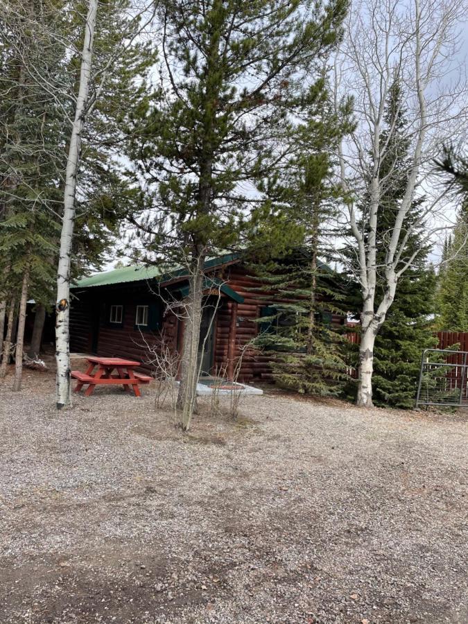 Wagon Wheel Hotel West Yellowstone Exteriör bild